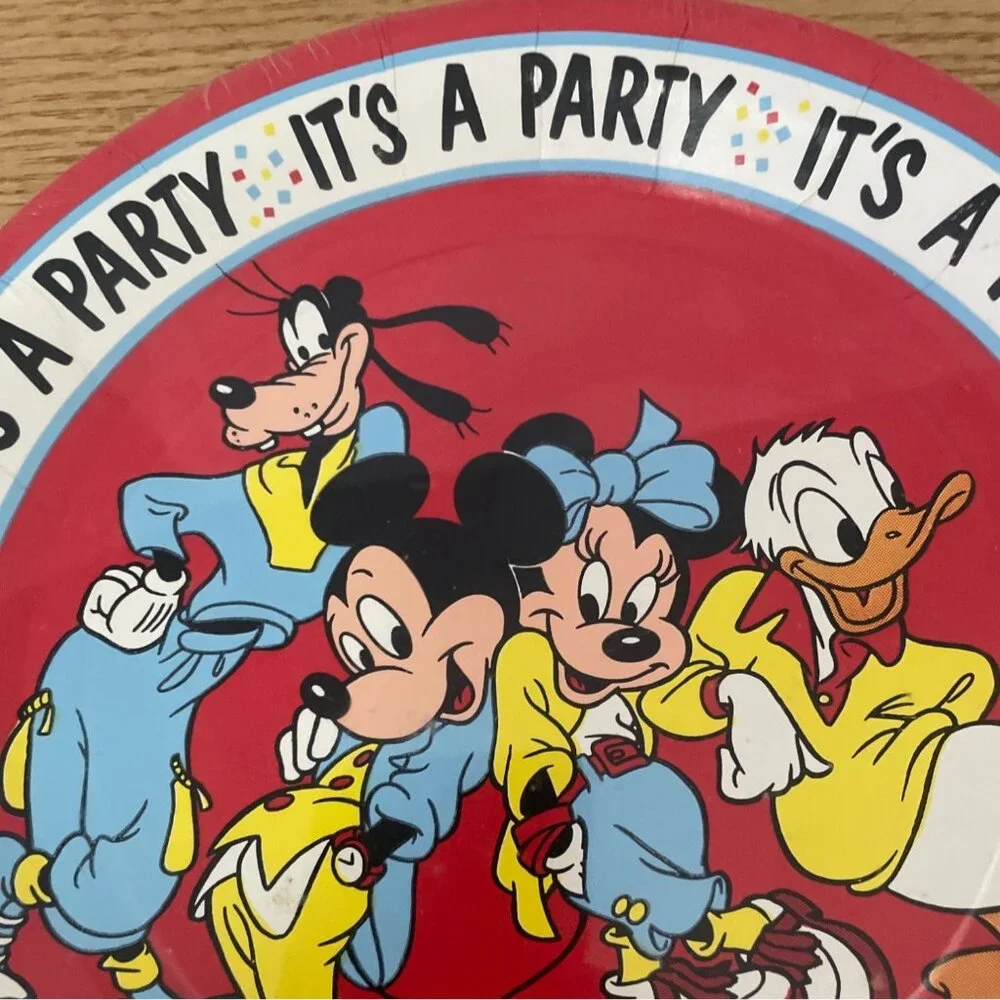 Vtg Beach Disney Mickey and Friends Birthday Party Plates 9 Inch Set of 8 New